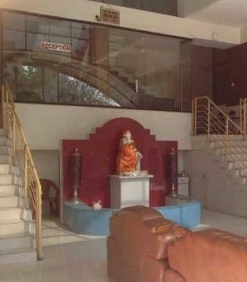 Manohar Mahal Hotel Jālgaon Екстериор снимка